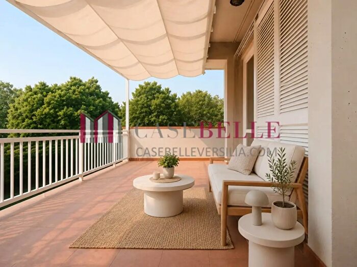 Appartamento con 6 locali in vendita in Camaiore