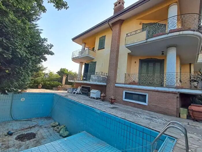 Casa con 6 locali in vendita in Via Montesanto, Somma Vesuviana