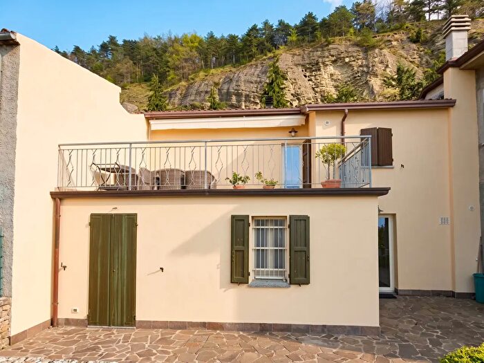 Casa con 7 locali in vendita in Via Alfredo Oriani, Novafeltria