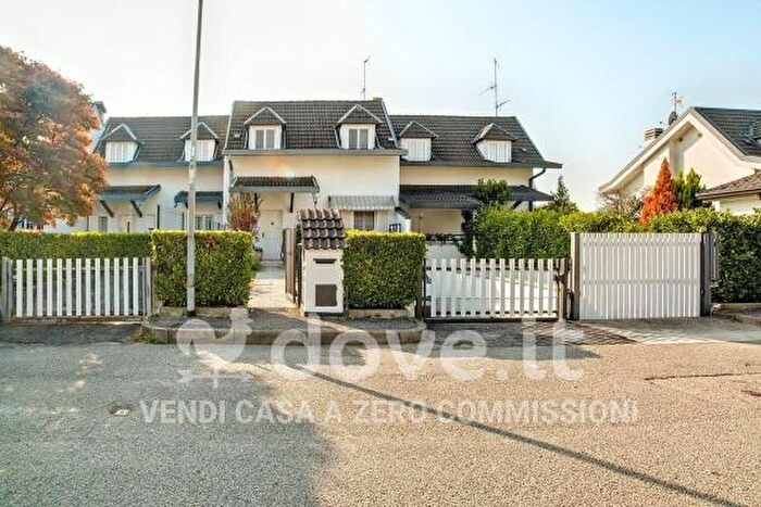 Casa quadrilocale in vendita in Busnago