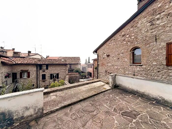 Appartamento trilocale in vendita in Via Gian Battista Vico, Toscolano Maderno