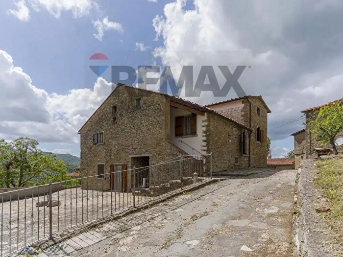 Casa quadrilocale in vendita in Località SantAgata alle Terrine, Arezzo