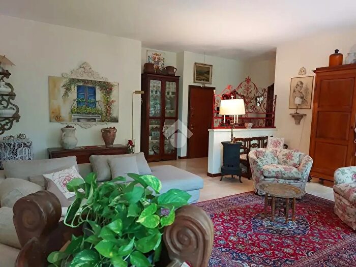 Appartamento trilocale in vendita in Via Cesare Battisti, Bergamo