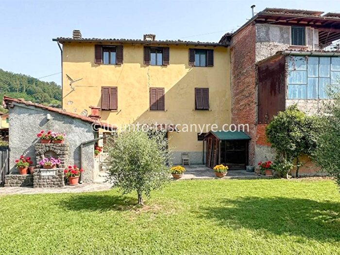 Casa con 6 locali in vendita in Via Roma, Centro, Gallicano