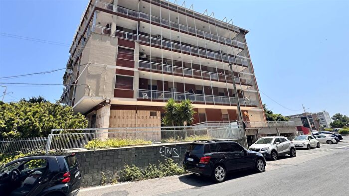 Appartamento con 8 locali in vendita in Via Borgetti, Catania