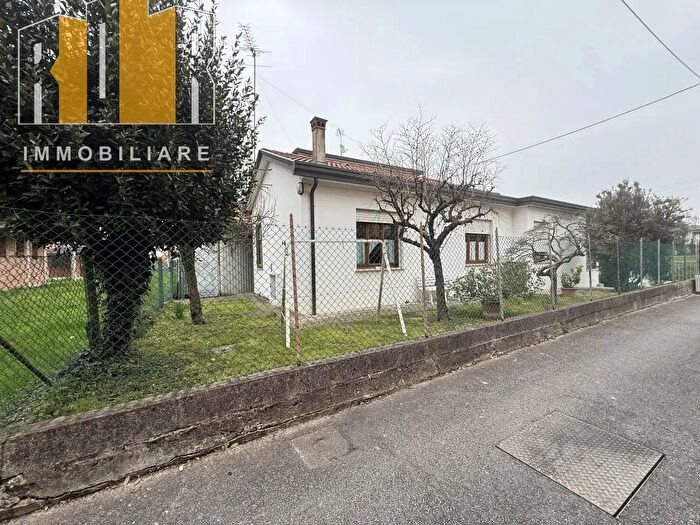 Casa trilocale in vendita in Via delle Cave, Padova