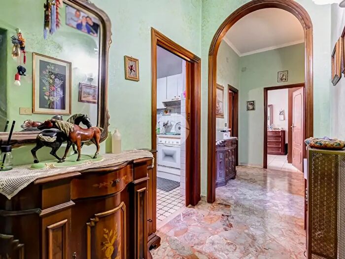 Appartamento trilocale in vendita in Via Monti Lepini, Roma