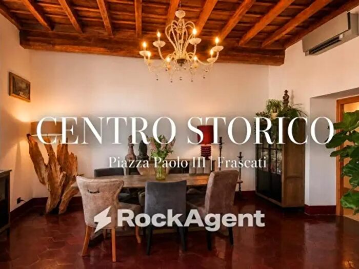 Appartamento trilocale in vendita in Piazza Paolo III, Frascati