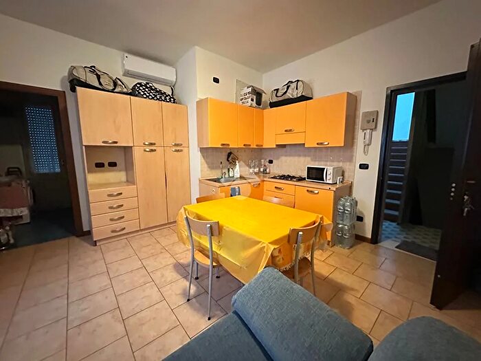 Appartamento trilocale in vendita in Appartamento Lavello, Verona