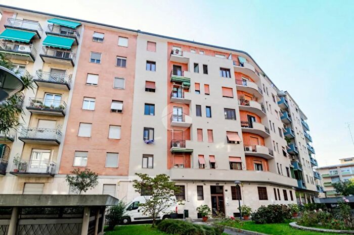 Appartamento trilocale in vendita in Via Privata Martiri Triestini, Milano