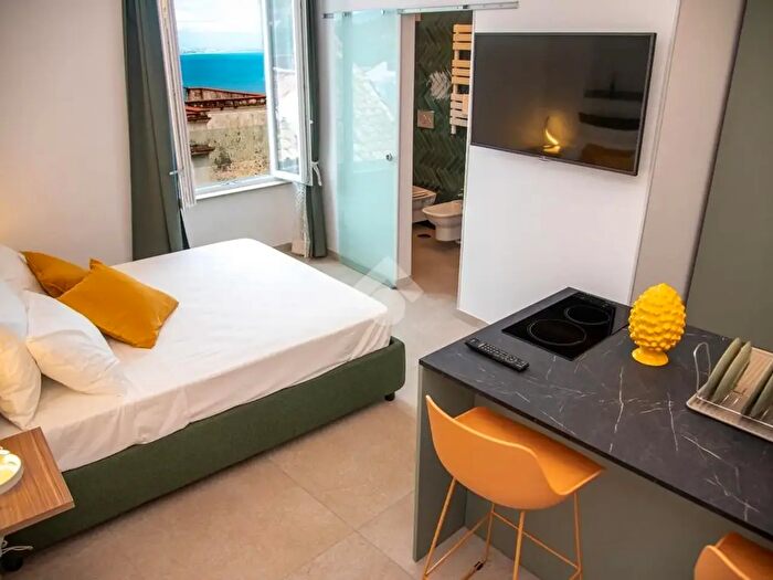 Appartamento trilocale in vendita in Via Primo Turino, Vietri Sul Mare