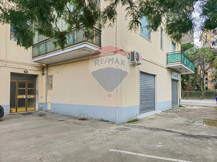Appartamento con 6 locali in vendita in Via San Donato, Pescara