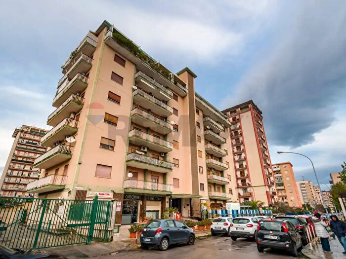 Appartamento con 5 locali in vendita in Via Rinaldo Montuoro, Palermo
