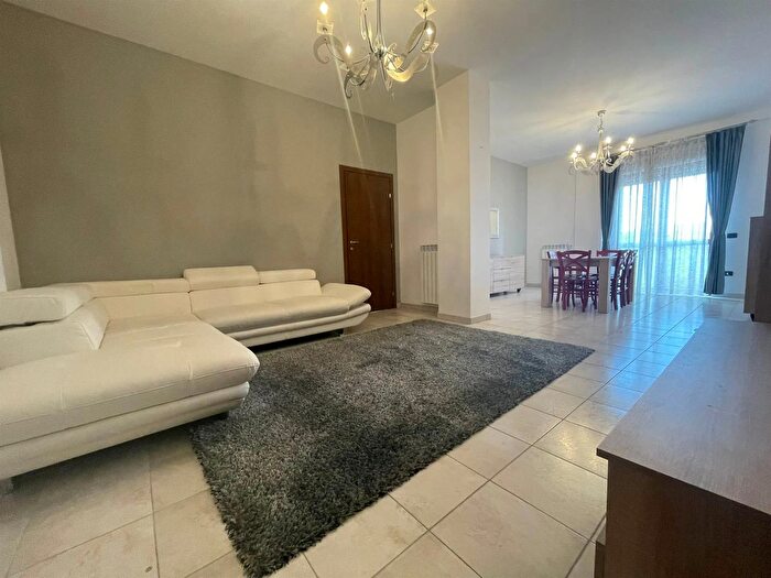 Appartamento quadrilocale in vendita in Corso Italia Lizzanello, Lizzanello