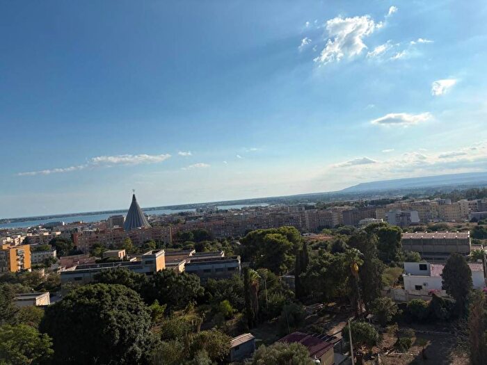 Appartamento quadrilocale in affitto in Viale Tica, Tica Zecchino, Siracusa