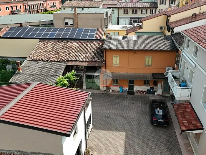 Casa quadrilocale in vendita in Via Altichiero da Zevio, Zevio
