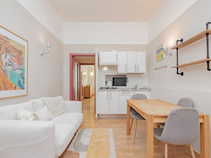 Appartamento bilocale in affitto in Viale Coni Zugna, Dezza, Milano