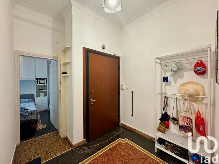 Appartamento trilocale in vendita in Via Ayroli, Genova