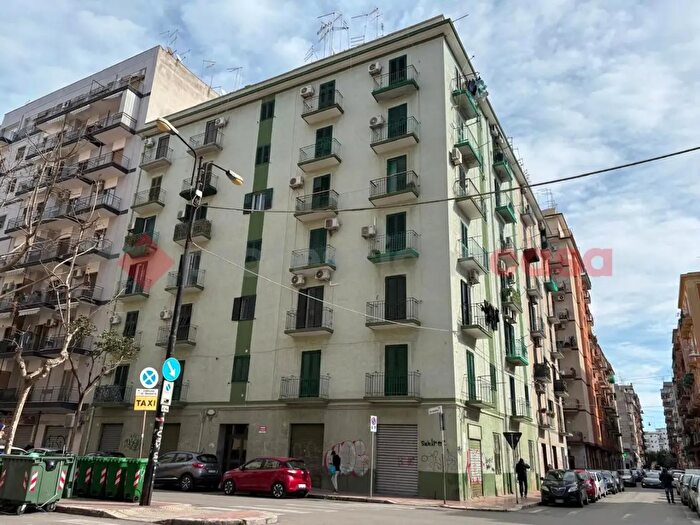 Appartamento trilocale in vendita in Via Aristosseno, Taranto