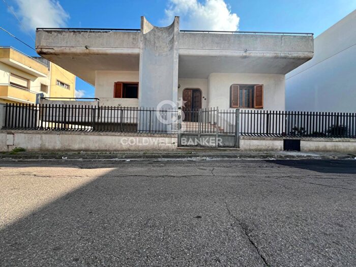 Casa con 8 locali in vendita in Via delle Rose, Galatina