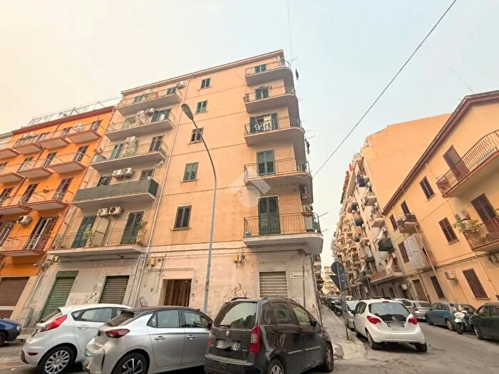 Appartamento trilocale in vendita in Via Domenico Lancia di Brolo, Palermo