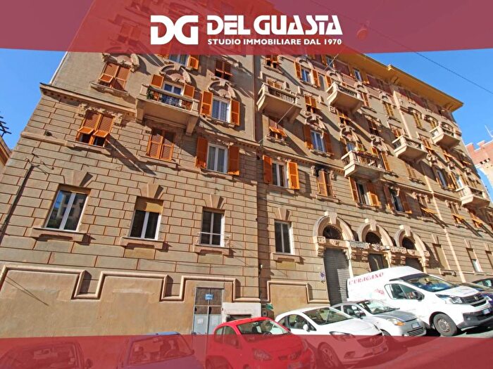 Appartamento con 5 locali in affitto in Via Francesco Sivori, Castelletto, Genova