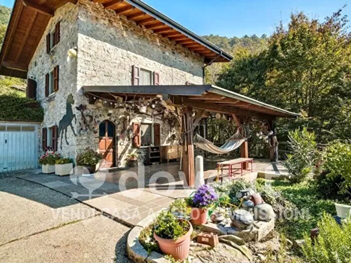 Casa quadrilocale in vendita in Via Grumello, Val Brembilla