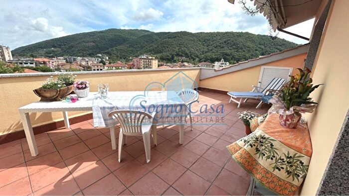 Casa con 8 locali in vendita in Arcola