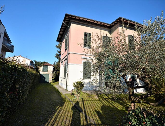 Casa quadrilocale in vendita in di Salicchi, Lucca