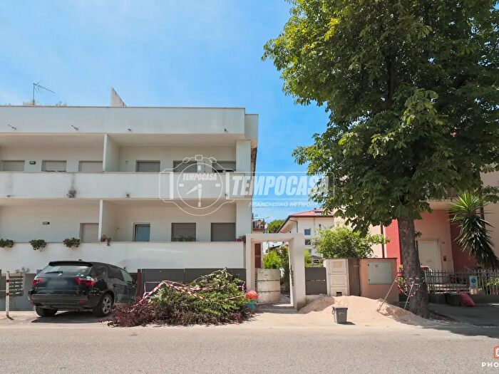 Appartamento trilocale in vendita in Via Francesca da Rimini, Cattolica