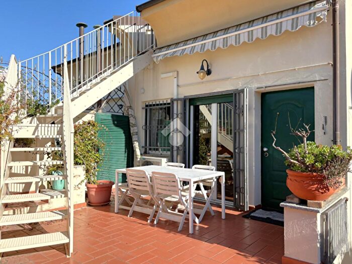 Appartamento con 7 locali in vendita in Via Monte Pasubio, Loano