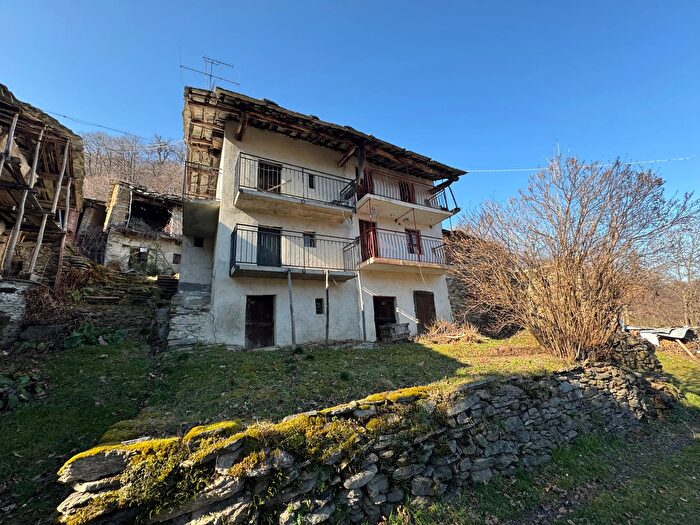 Casa trilocale in vendita in Borgata Borghini Snc, Paesana