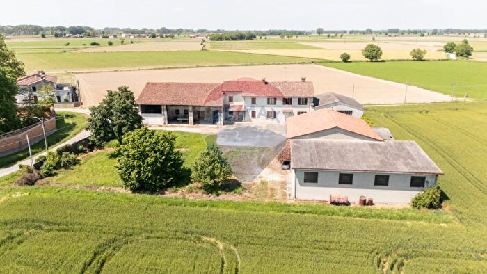 Casa con 7 locali in vendita in Via Po Morto, Torricella Del Pizzo