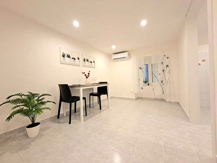 Appartamento trilocale in affitto in Via Antonio Stoppani, Giardino Pubblico, Trieste