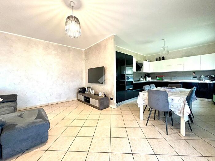 Appartamento con 5 locali in vendita in Via Giacomo Leopardi, La Loggia