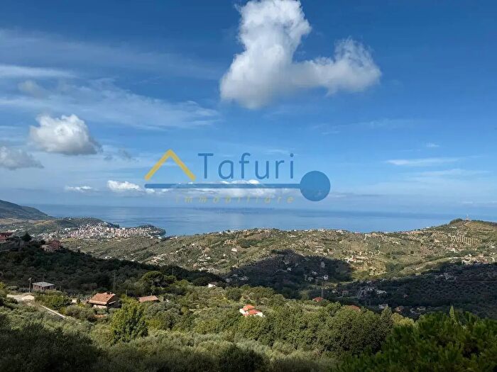 Appartamento con 5 locali in vendita in Via dei Mille, Ogliastro Cilento