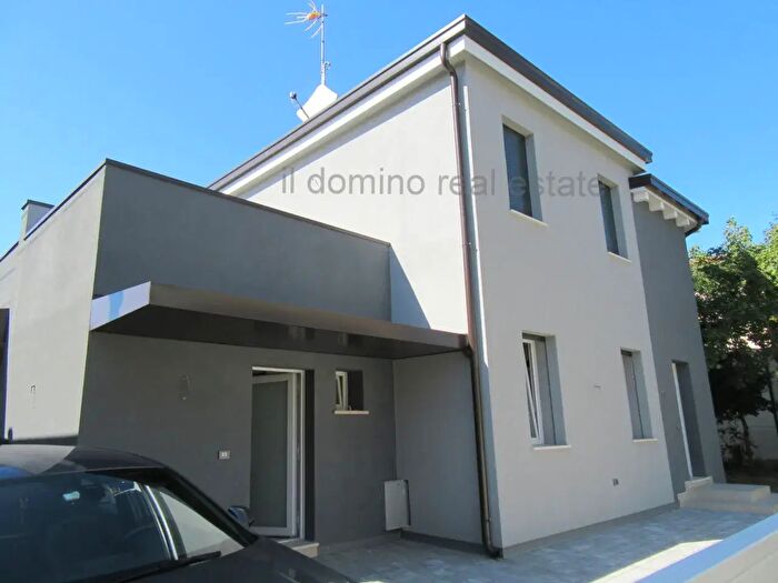 Casa quadrilocale in vendita in Via Giuseppe Orus, Padova