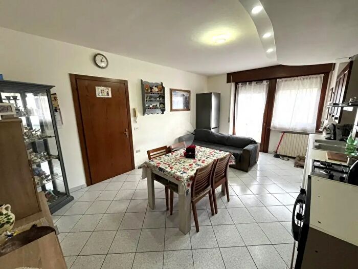 Appartamento trilocale in vendita in Via Isola della Scala, Buttapietra