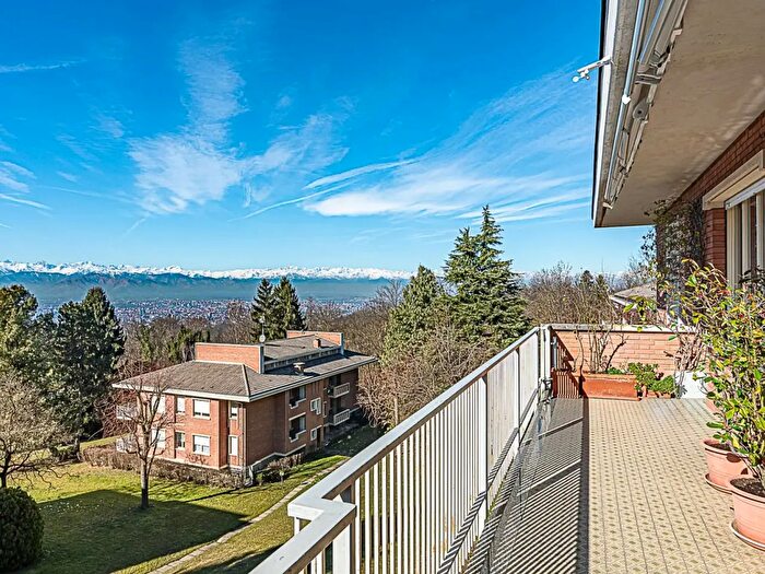 Appartamento con 7 locali in vendita in Strada Val Salice s, Torino