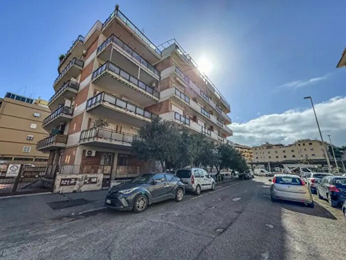 Appartamento trilocale in vendita in Via Capo Palinuro, Roma