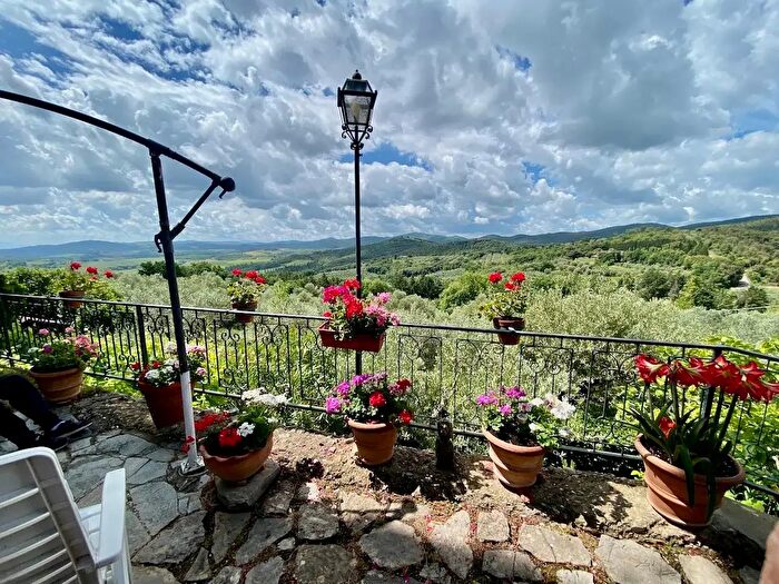 Casa con 11 locali in vendita in Marsciano