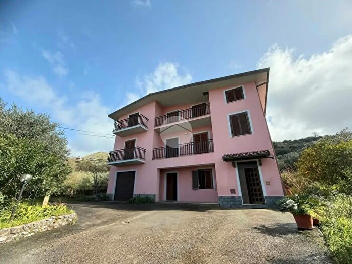 Appartamento trilocale in vendita in Via Nazionale, Santa Maria Del Cedro