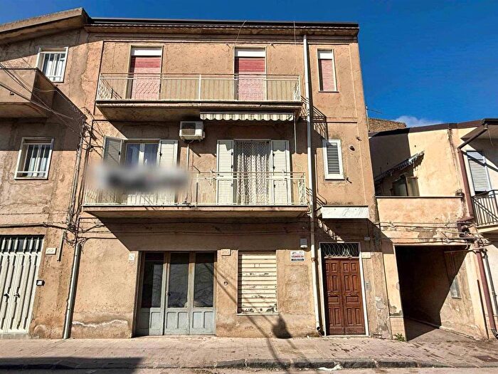 Appartamento con 6 locali in affitto in Campobello di Licata