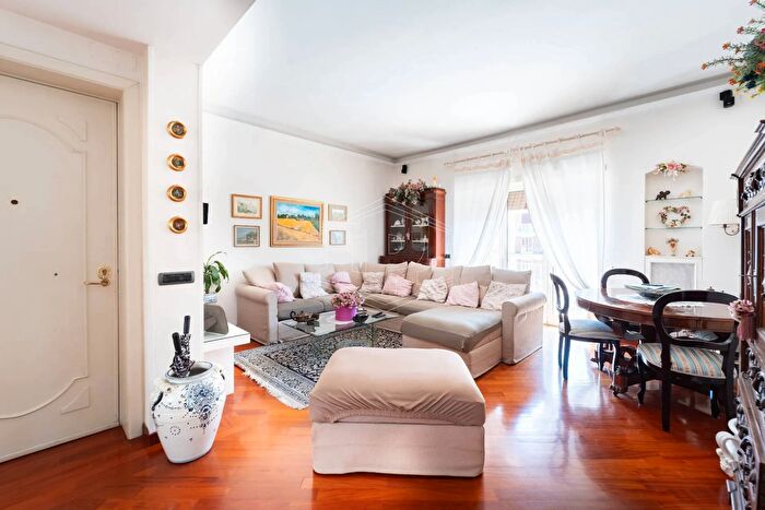 Appartamento con 5 locali in vendita in Viale Ottavio Cesare Augusto, Napoli