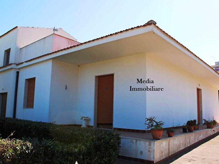 Casa con 6 locali in affitto in Via Calabria, Grottasanta Tunisi, Siracusa