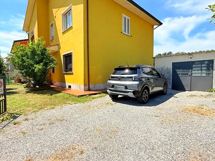 Appartamento con 5 locali in vendita in Massa E Cozzile