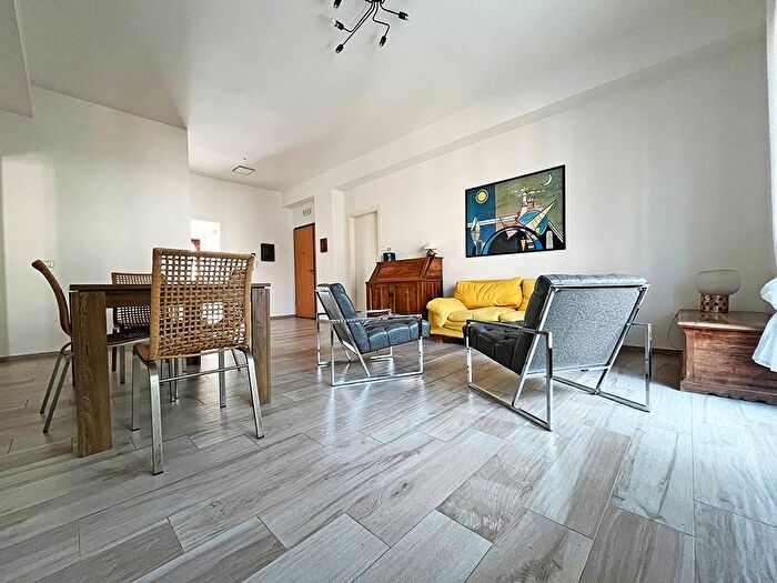 Appartamento con 5 locali in affitto in Via Adamo da Rottwell, Duomo Fontana Luminosa, LAquila
