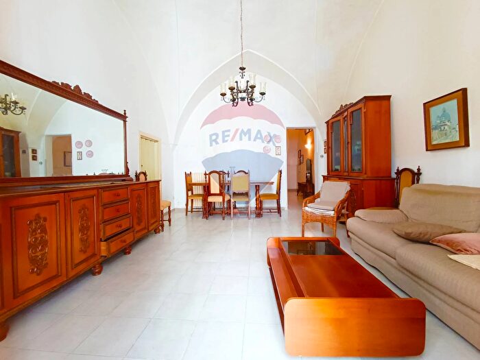 Casa trilocale in vendita in Via Nicola Antonio Cuggiò, Brindisi