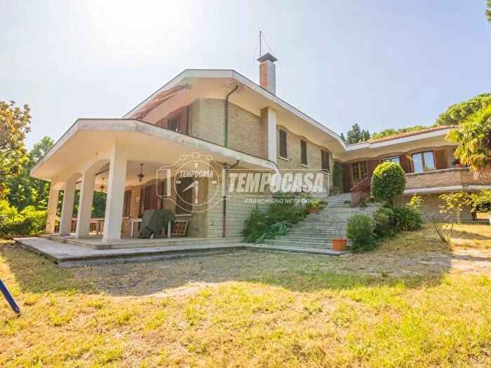 Casa con 9 locali in vendita in Strada Berardinelli, Senigallia