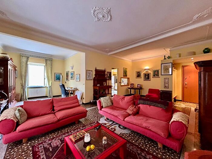 Appartamento con 5 locali in vendita in Via Biancheri, Genova